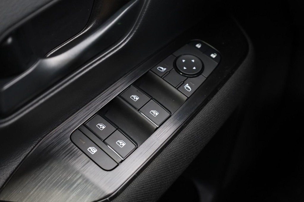 Nissan Kicks Vehicle Image 18