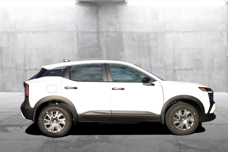 Nissan Kicks Vehicle Image 05
