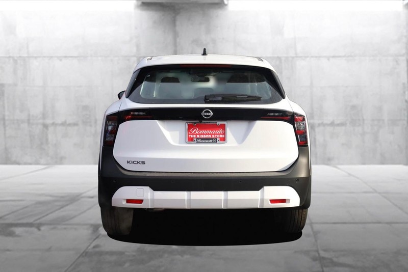 Nissan Kicks Vehicle Image 06