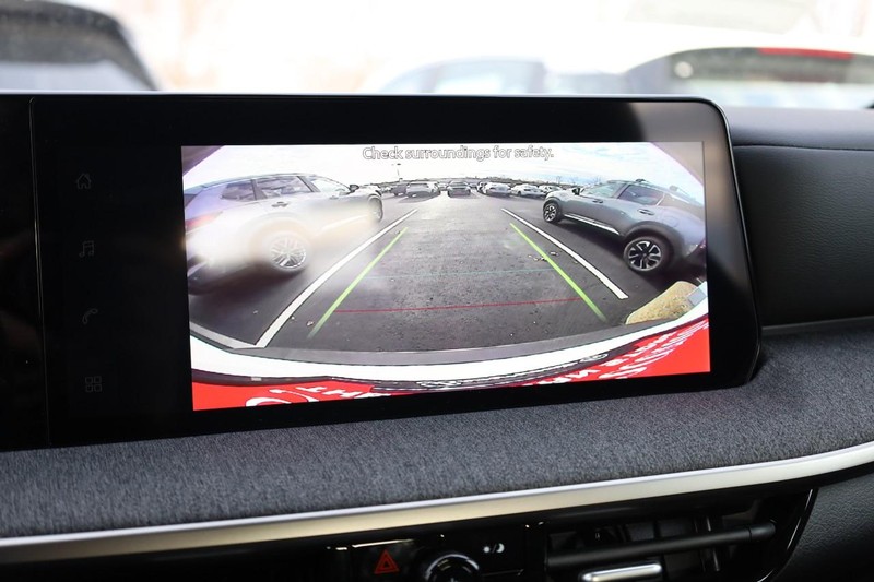 Nissan Kicks Vehicle Image 12