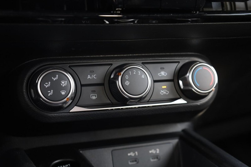 Nissan Kicks Vehicle Image 14