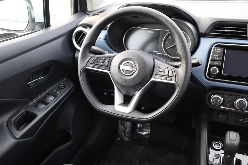 Nissan Versa Vehicle Image 22