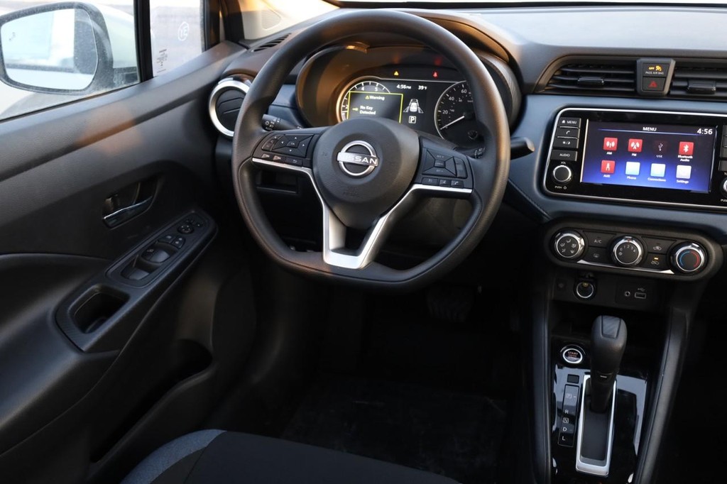 Nissan Versa Vehicle Image 22