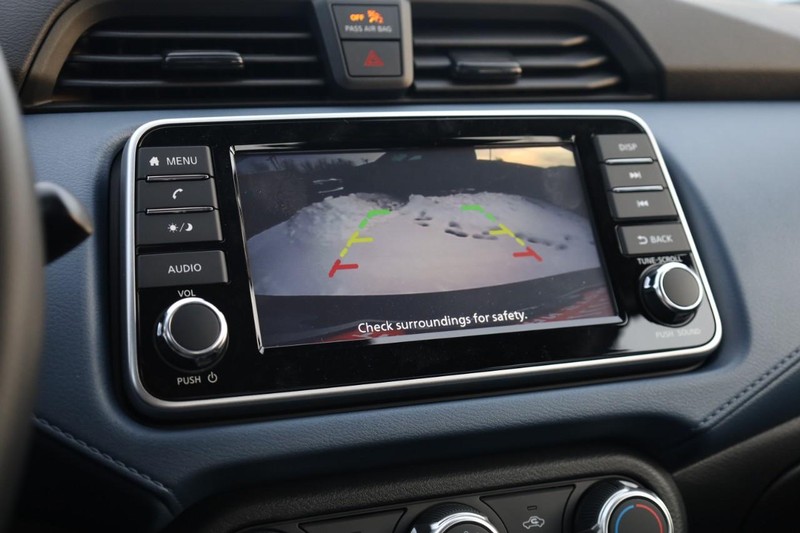 Nissan Versa Vehicle Image 11