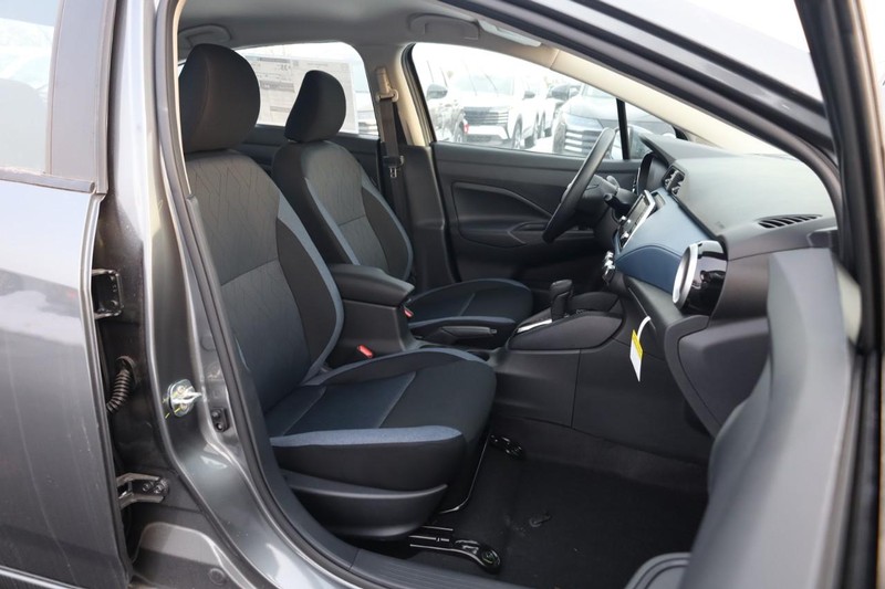 Nissan Versa Vehicle Image 23