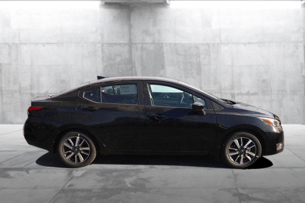 Nissan Versa Vehicle Image 05