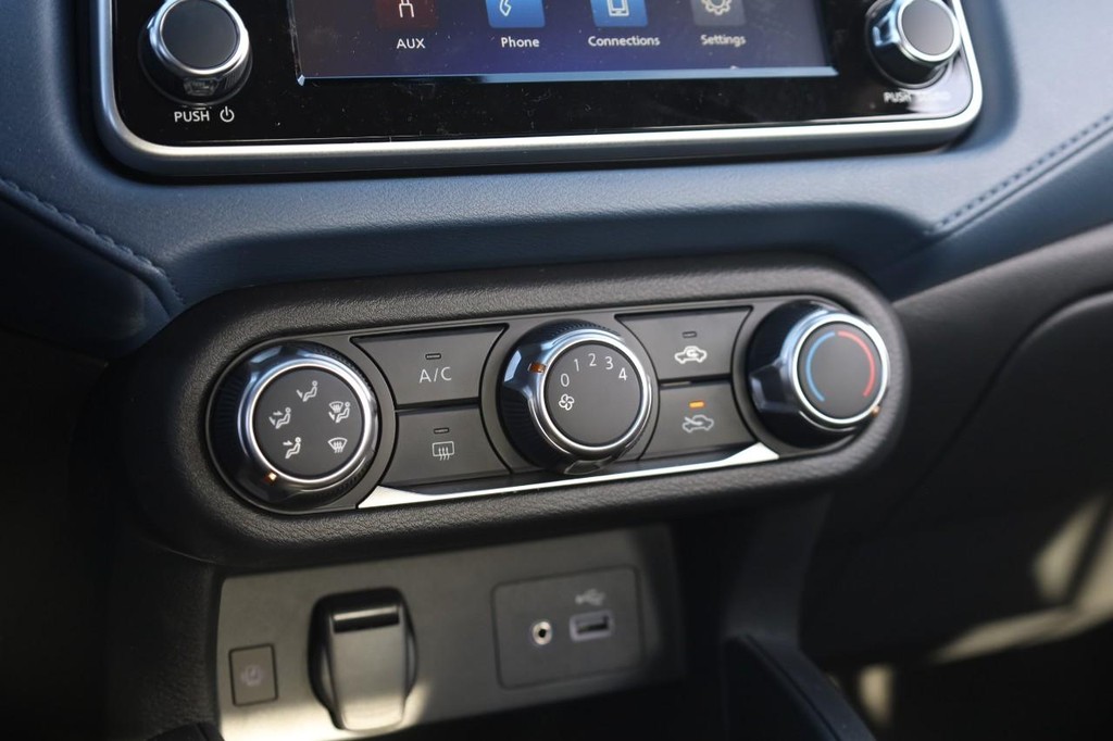 Nissan Versa Vehicle Image 13