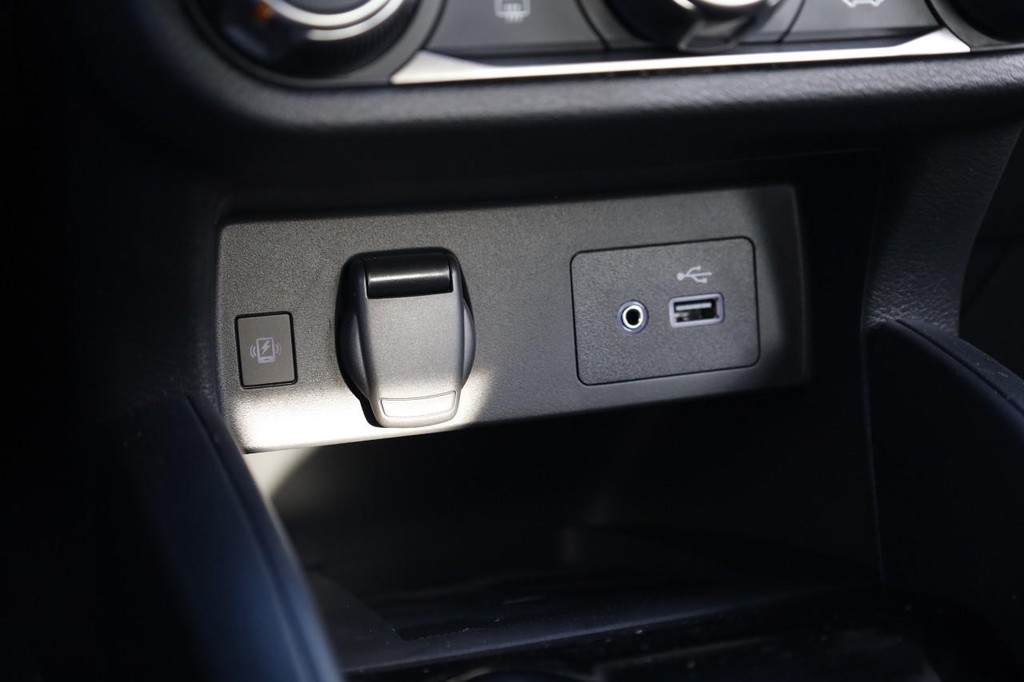 Nissan Versa Vehicle Image 14