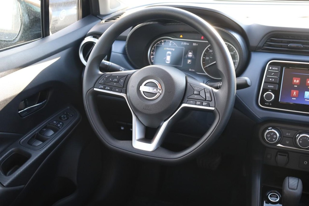 Nissan Versa Vehicle Image 22