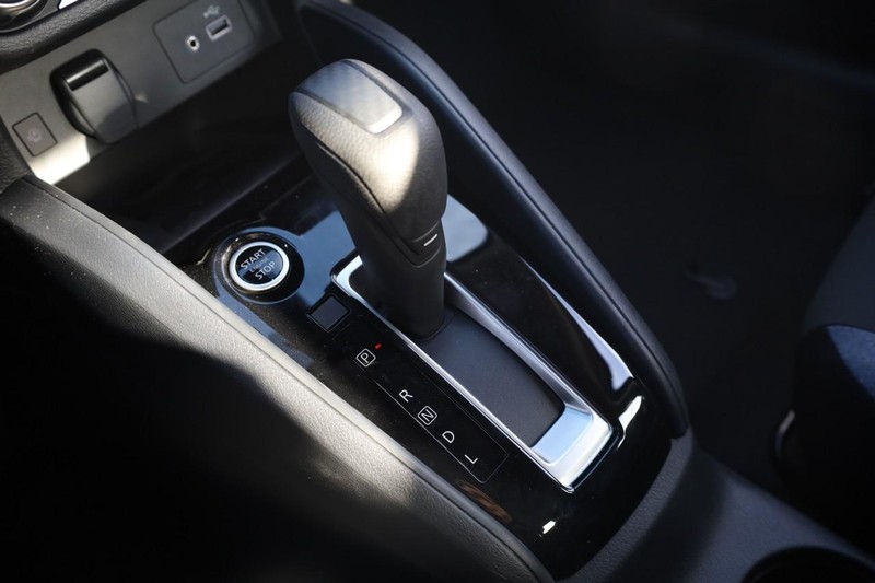 Nissan Versa Vehicle Image 15