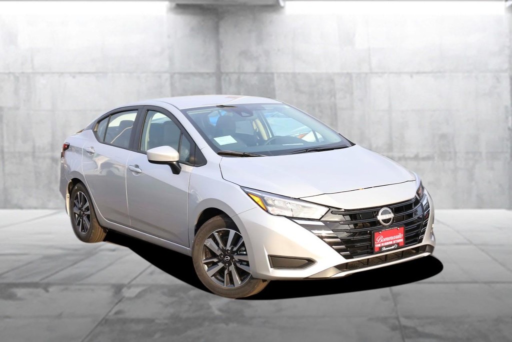 Nissan Versa Vehicle Image 02