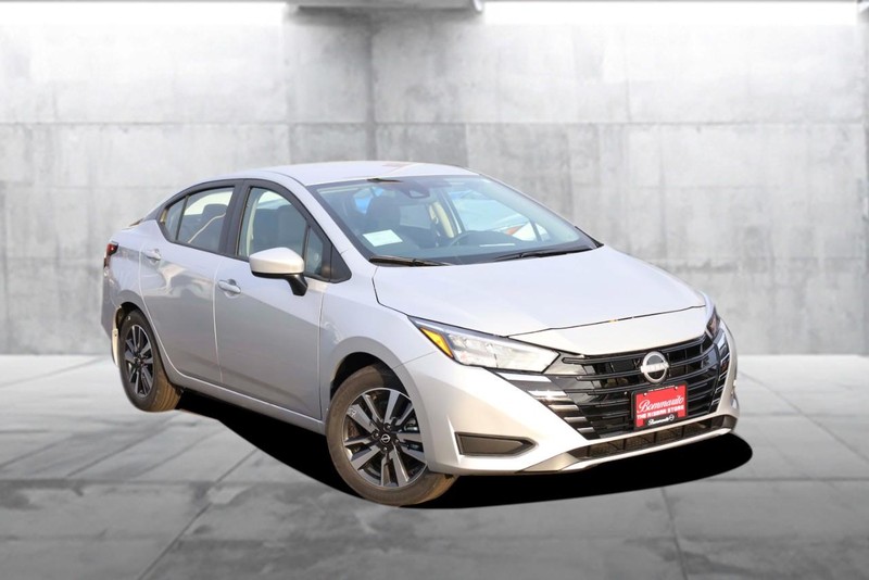 Nissan Versa Vehicle Image 02