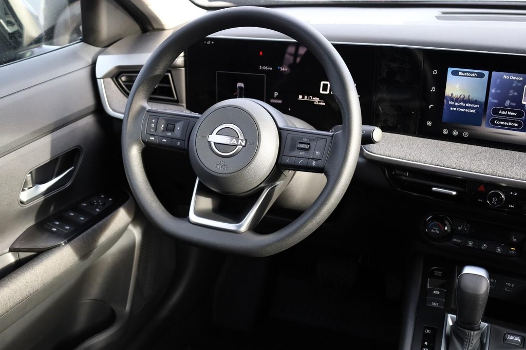 Nissan Kicks Vehicle Image 22