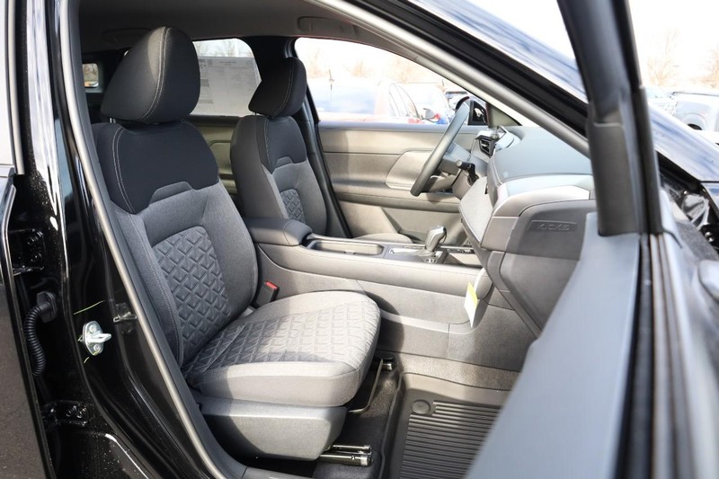 Nissan Kicks Vehicle Image 23