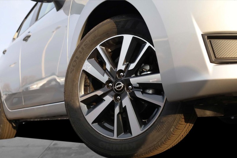 Nissan Versa Vehicle Image 03