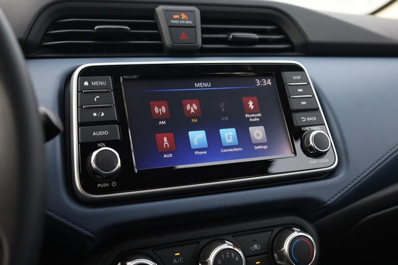 Nissan Versa Vehicle Image 11