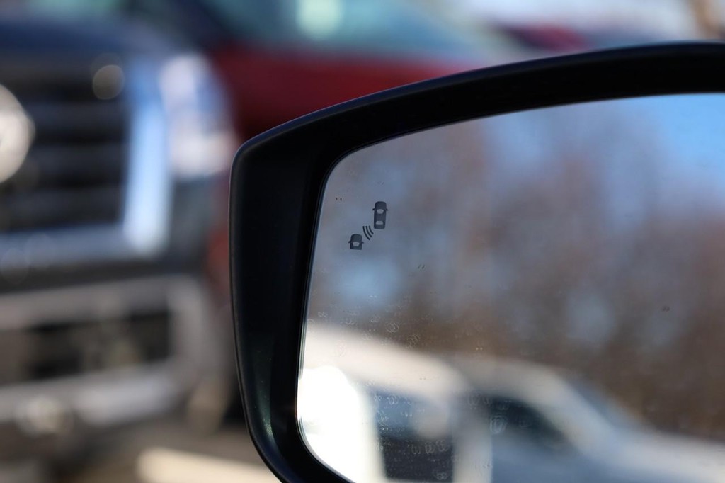 Nissan Versa Vehicle Image 18