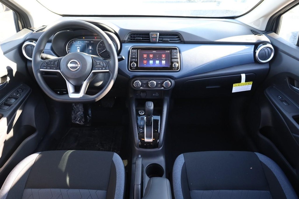 Nissan Versa Vehicle Image 21