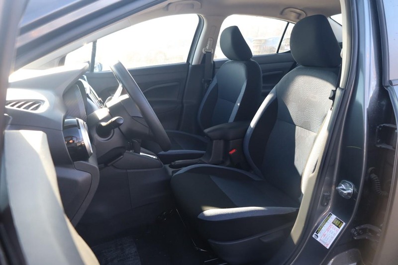 Nissan Versa Vehicle Image 08