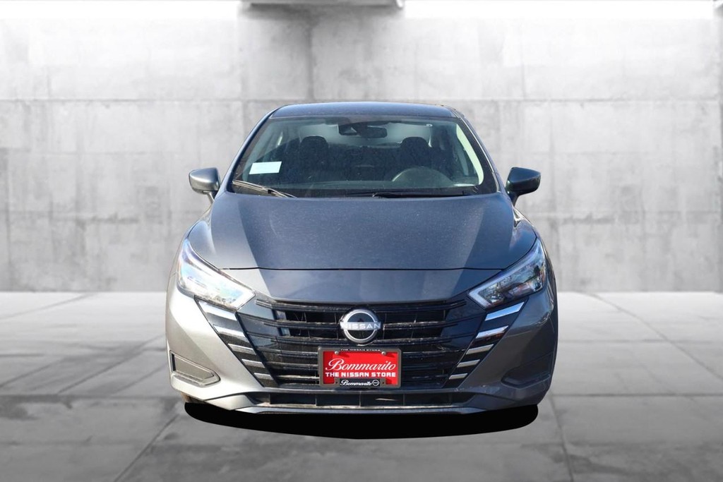 Nissan Versa Vehicle Image 04