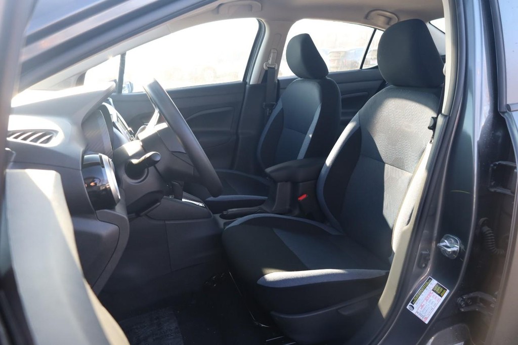 Nissan Versa Vehicle Image 08