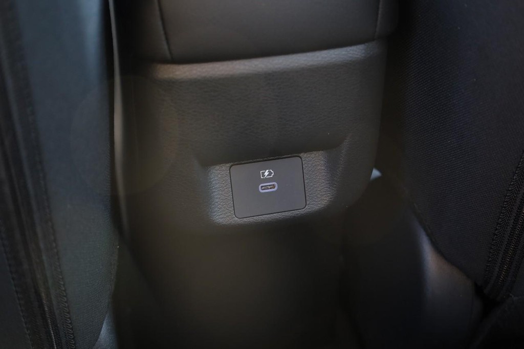 Nissan Versa Vehicle Image 20