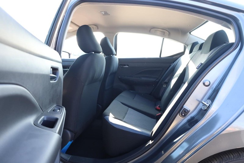 Nissan Versa Vehicle Image 19