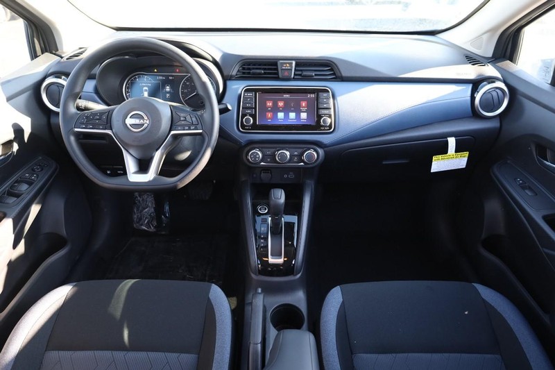 Nissan Versa Vehicle Image 21