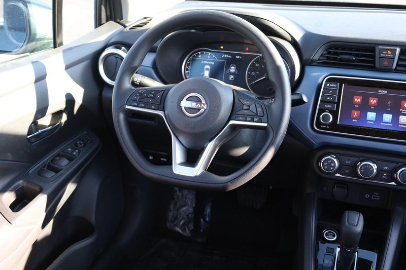 Nissan Versa Vehicle Image 22