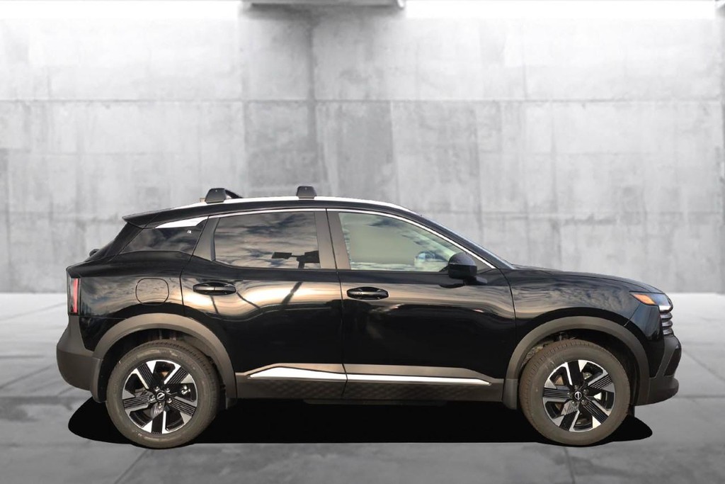 Nissan Kicks Vehicle Image 05