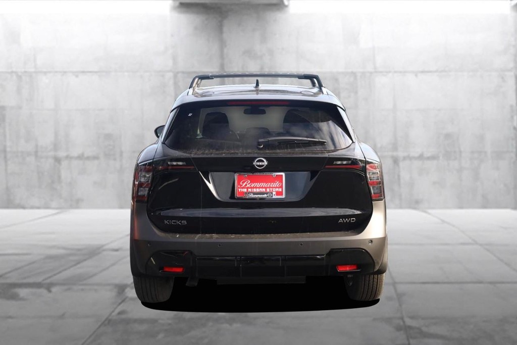 Nissan Kicks Vehicle Image 06