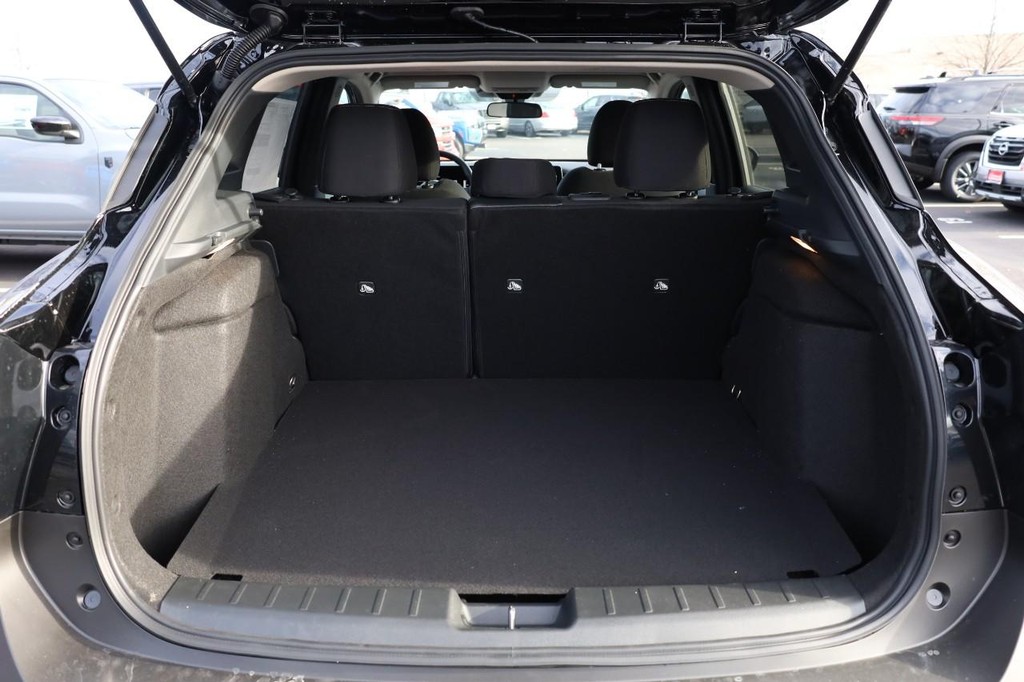 Nissan Kicks Vehicle Image 07