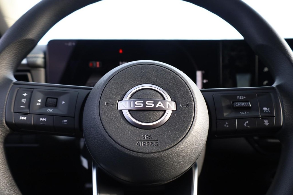 Nissan Kicks Vehicle Image 09