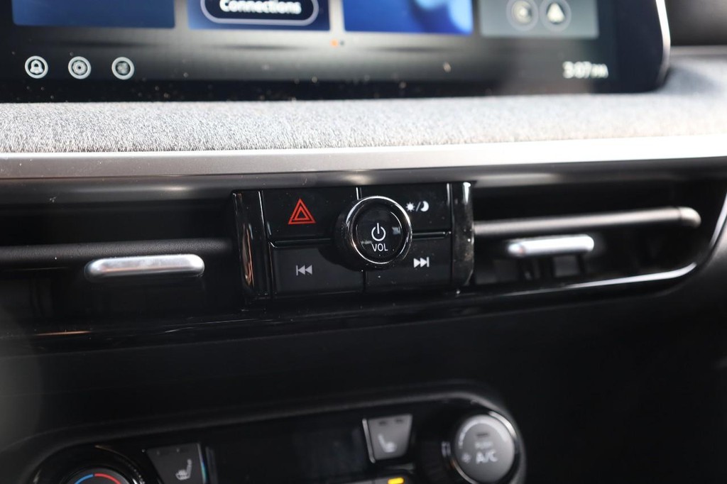 Nissan Kicks Vehicle Image 13