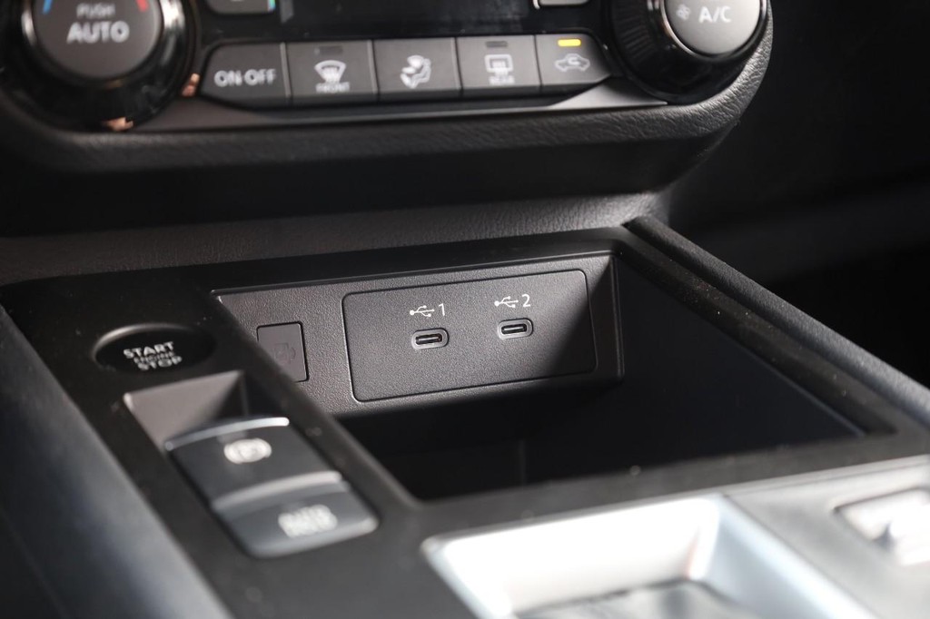 Nissan Kicks Vehicle Image 15