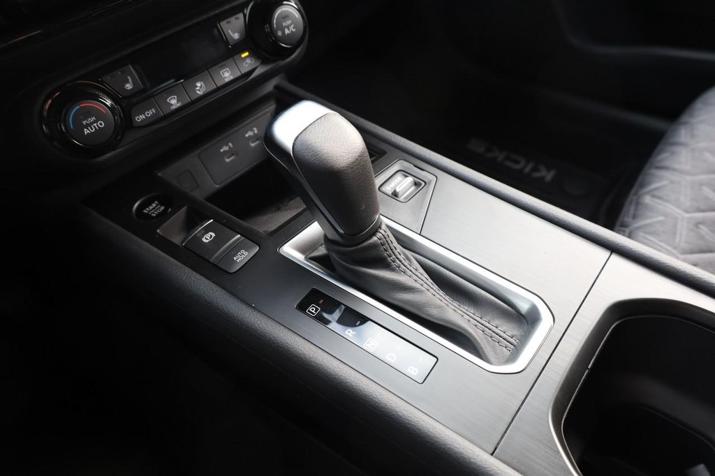 Nissan Kicks Vehicle Image 16