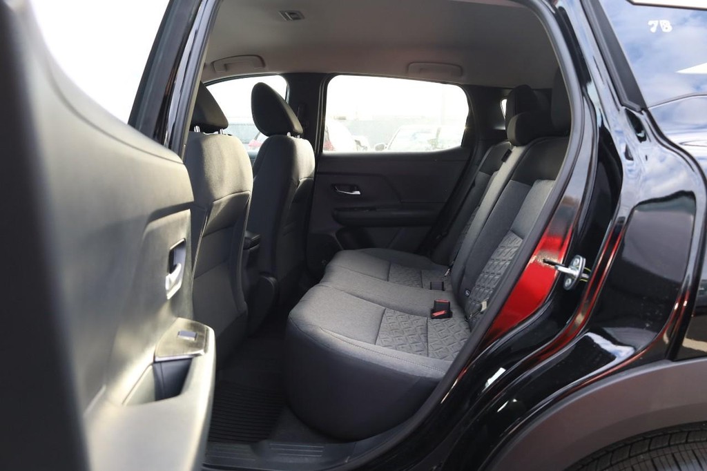 Nissan Kicks Vehicle Image 20