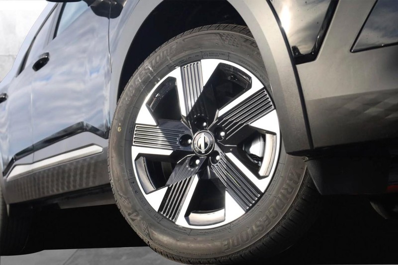 Nissan Kicks Vehicle Image 03