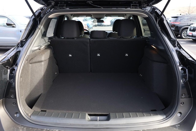 Nissan Kicks Vehicle Image 07