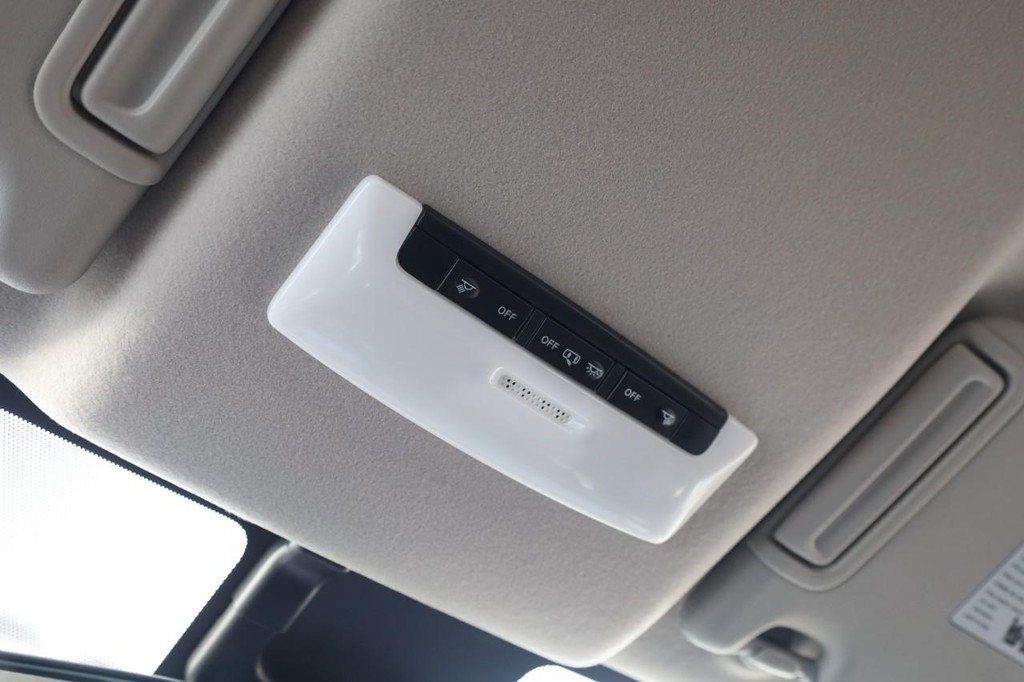 Nissan Versa Vehicle Image 16