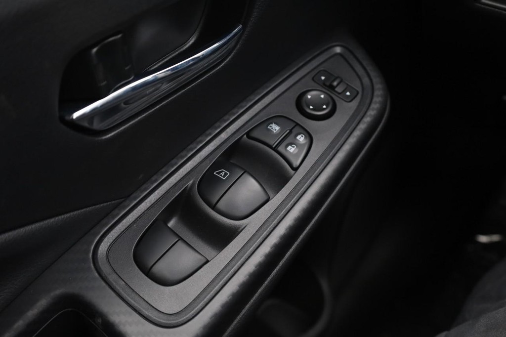 Nissan Versa Vehicle Image 17