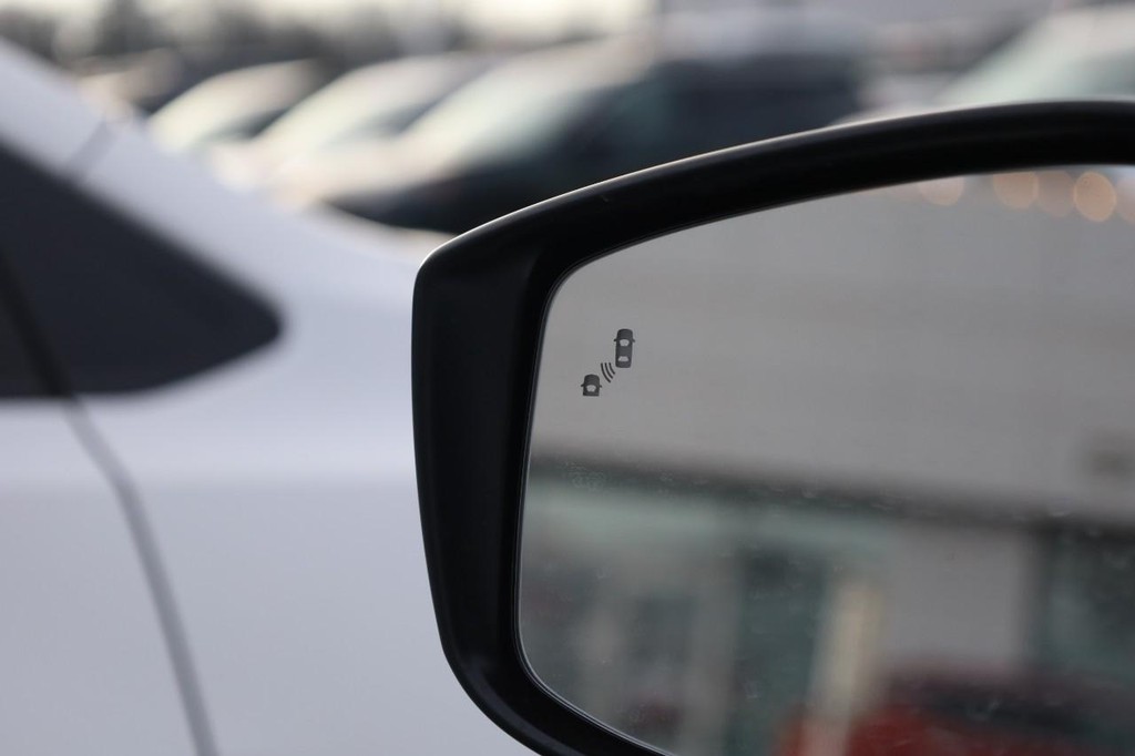 Nissan Versa Vehicle Image 18