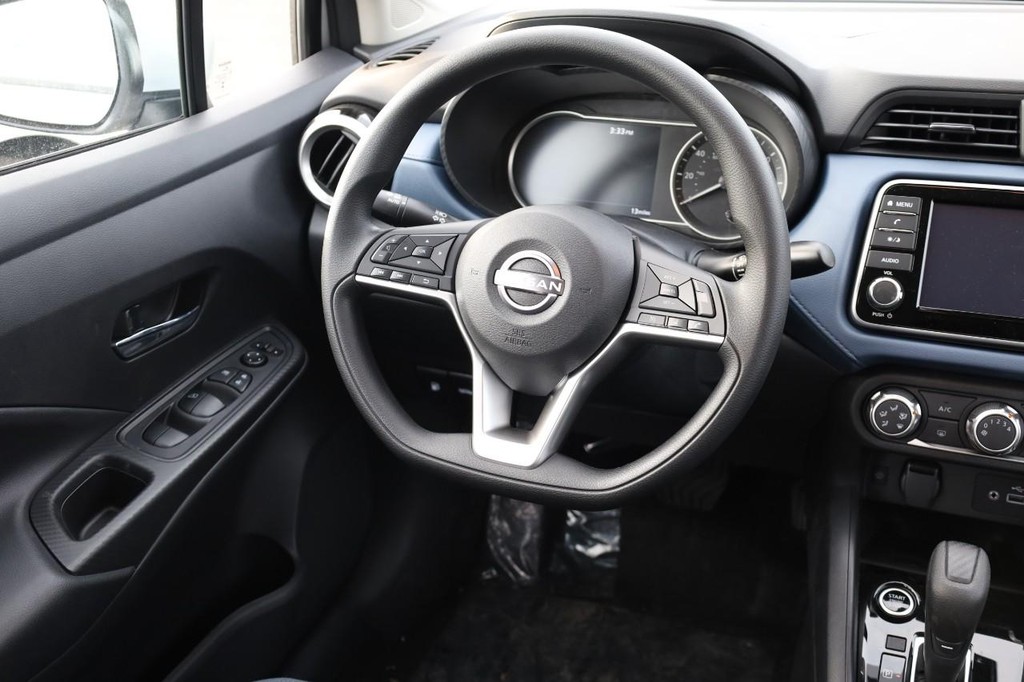 Nissan Versa Vehicle Image 22