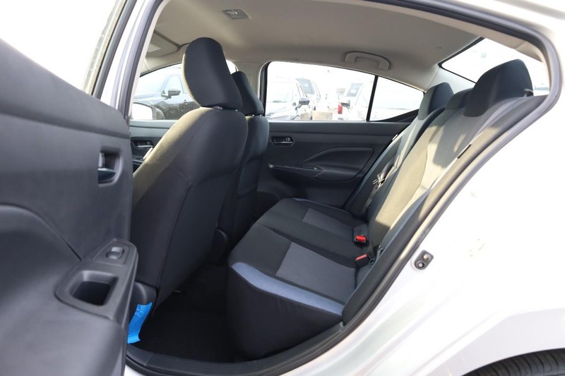 Nissan Versa Vehicle Image 19