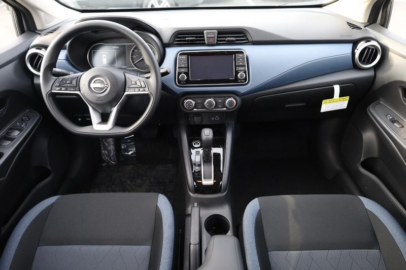 Nissan Versa Vehicle Image 21