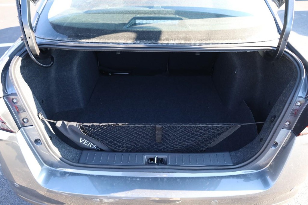 Nissan Versa Vehicle Image 07