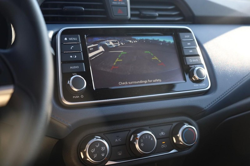 Nissan Versa Vehicle Image 12