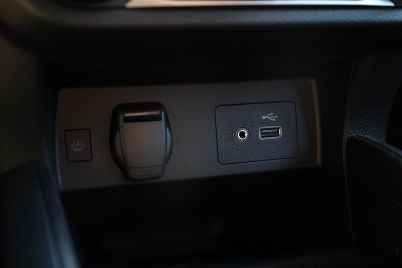 Nissan Versa Vehicle Image 14