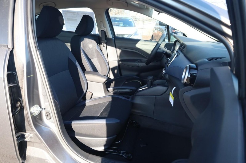 Nissan Versa Vehicle Image 23