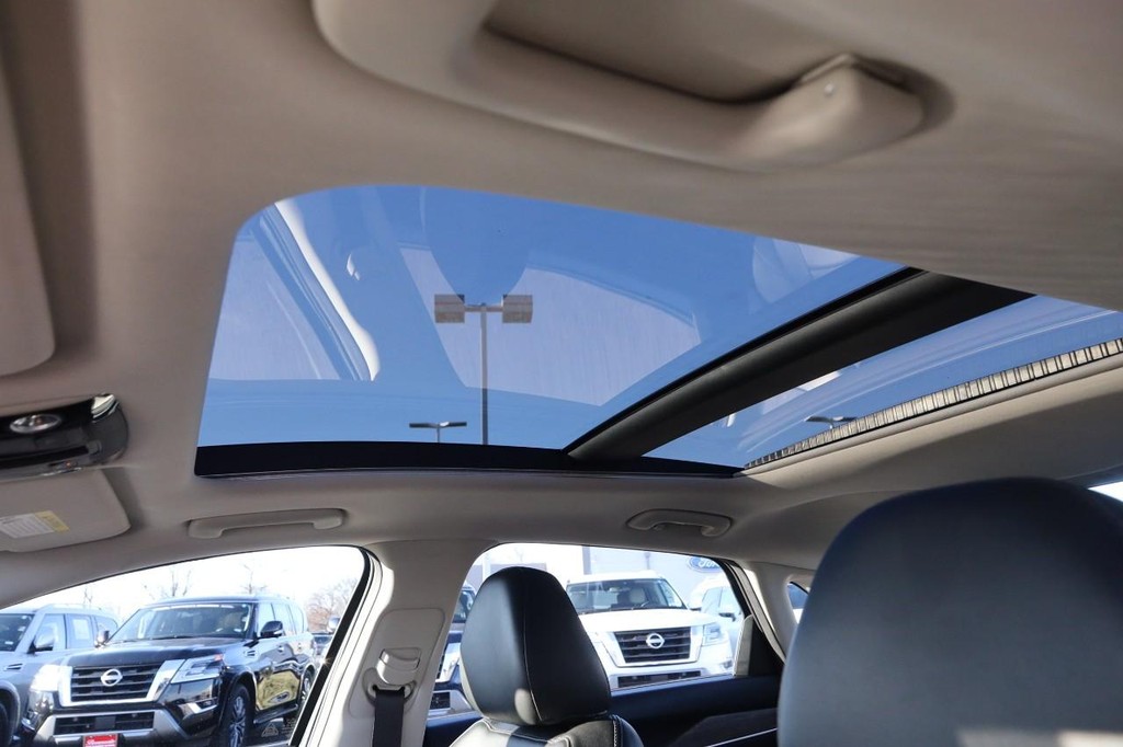 Kia K5 Vehicle Image 09